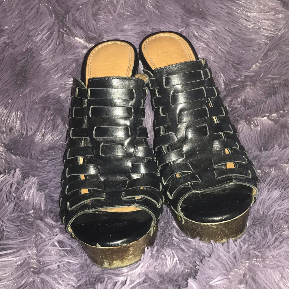 Giani Bini Woman’s platform shoes
